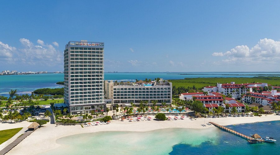 Breathless Cancun Soul Resort and Spa adults-only all-inclusive in Cancun Hotel Zone with rooftop pool, modern design, and vibrant nightlife atmosphere.