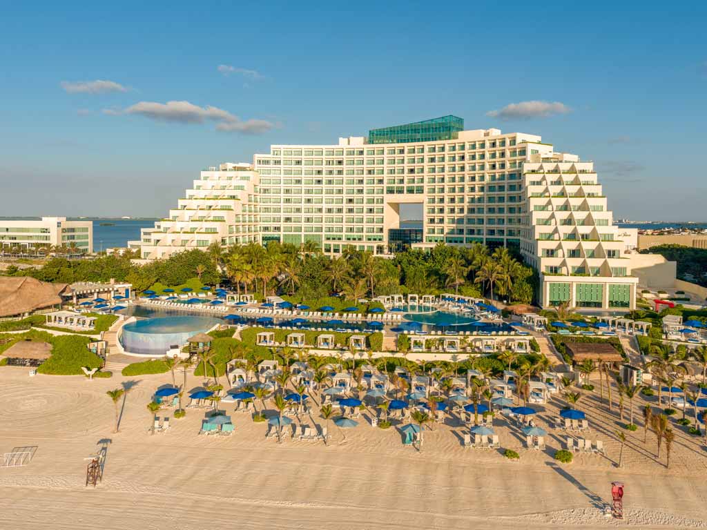 Live Aqua Beach Resort Cancun adults-only boutique all-inclusive with infinity pool, modern design, and beachfront setting in Cancun Hotel Zone.